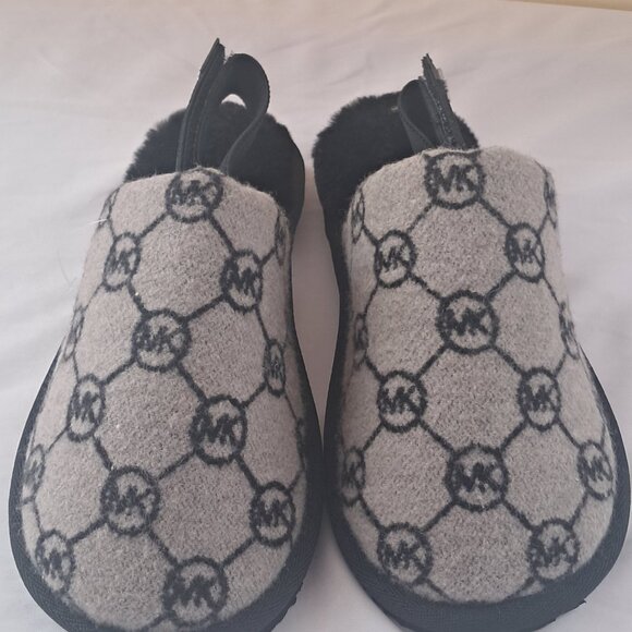 Michael Kors MK Logo Fuzzy slip on  Comfy Fur Lined Slippers .BNWT - Picture 3 of 9